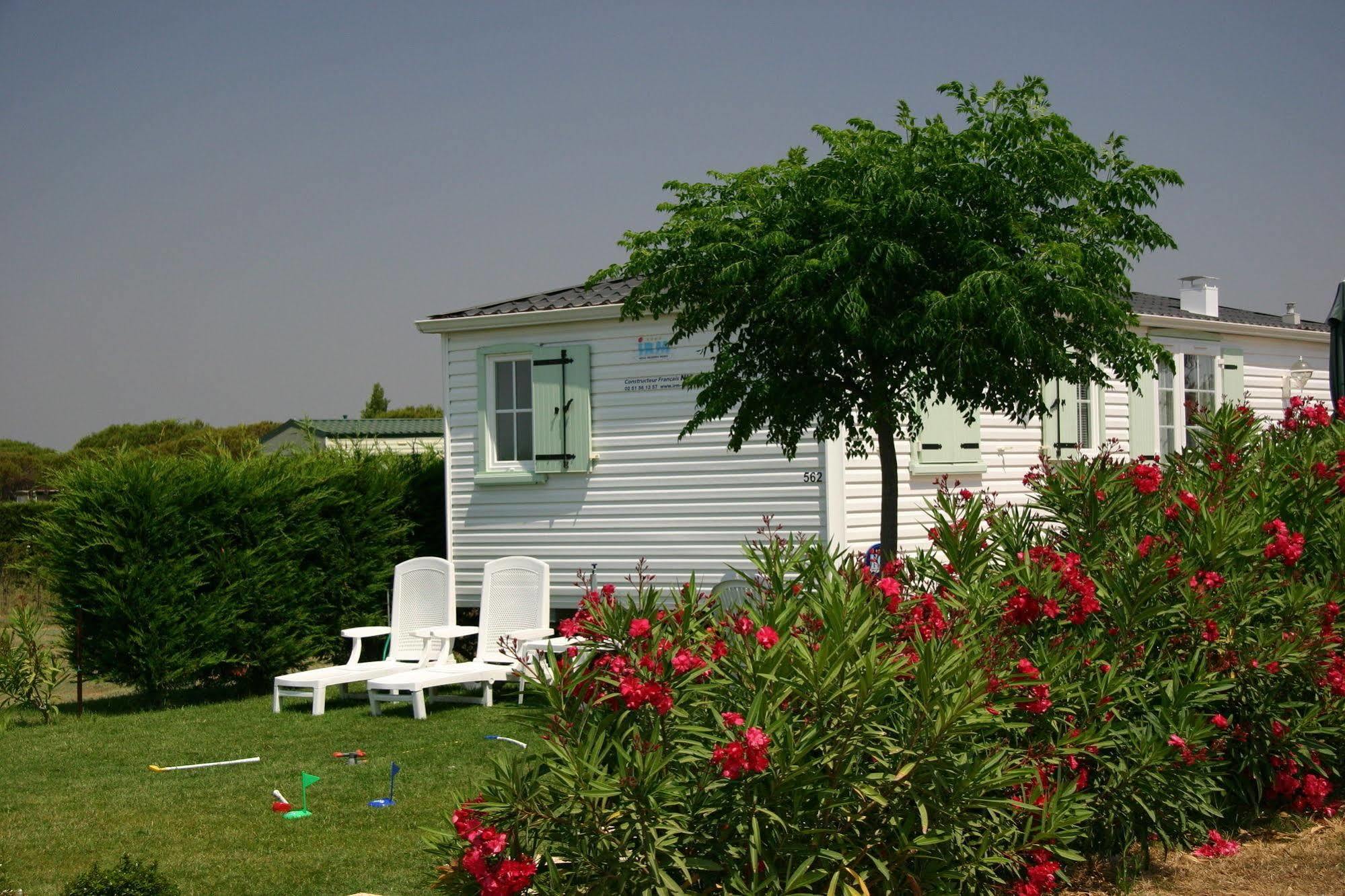 Camping Officiel Siblu Le Lac Des Reves Lattes Bagian luar foto